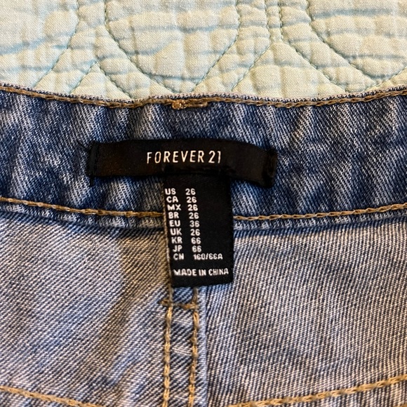 Forever 21 Distressing/Frayed Jeans Cut Out Fishnet Patches Straight Leg Size - Picture 8 of 9